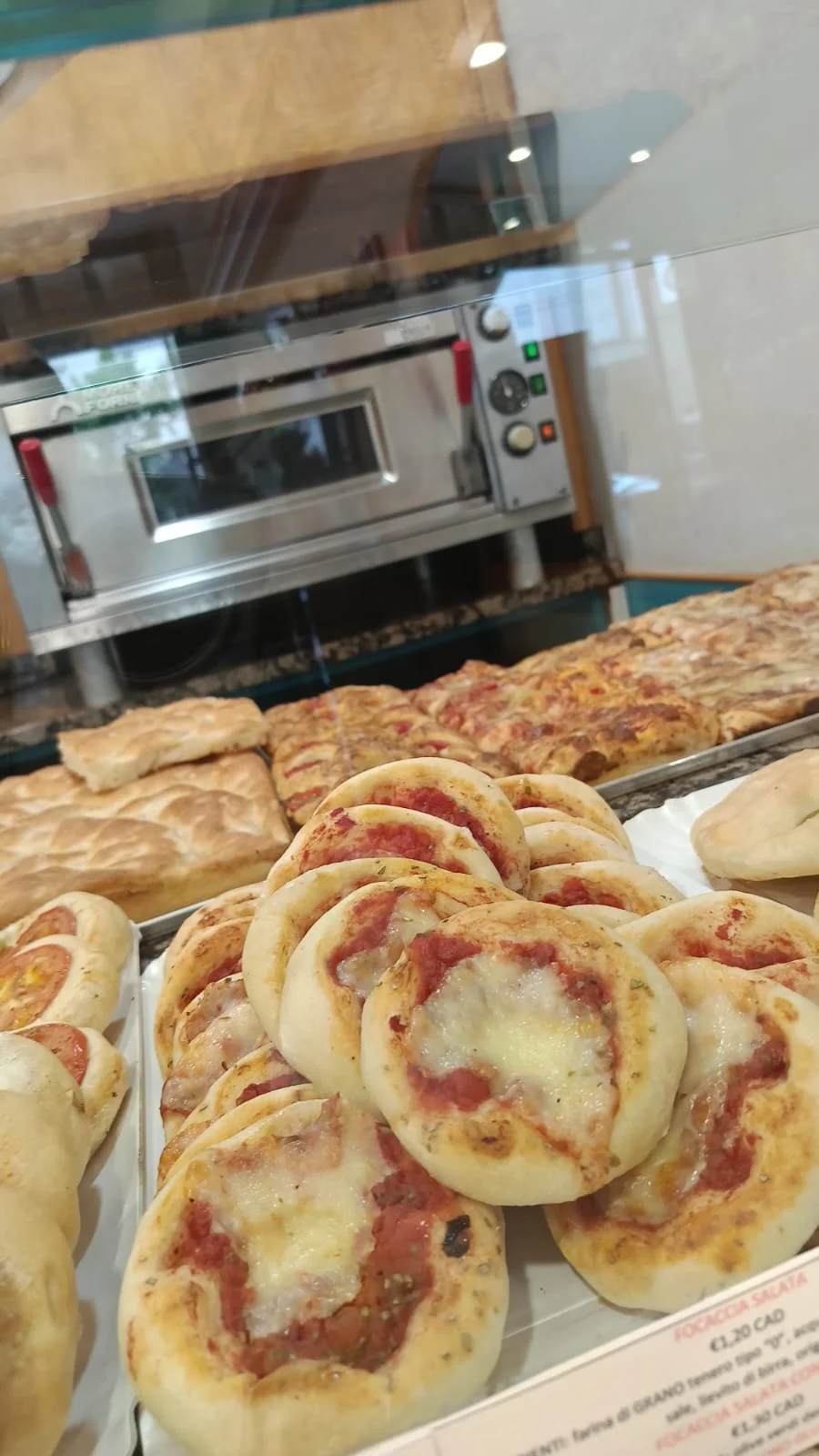 Pizzette al pomodoro e focacce farcite